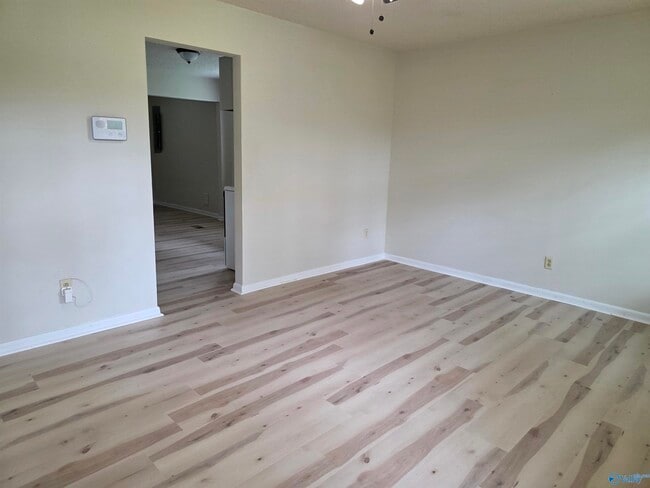 Photo - 145 Harris Rd NW