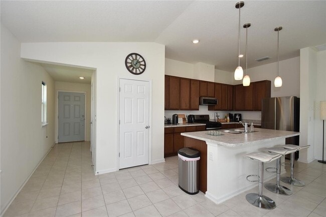 17 Waverly Ln