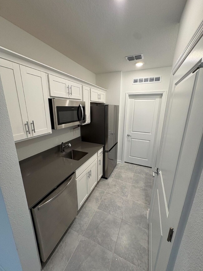 Photo - "Cozy 1-Bedroom Retreat in Clermont – Your Perfect Home Awaits on Shavasana Road!" Unit B