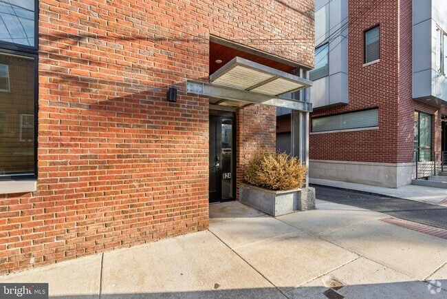 Building Photo - 824 E Thompson St Unit 6 Rental