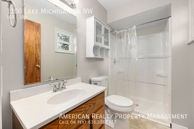 Photo - 1100 Lake Michigan Dr NW