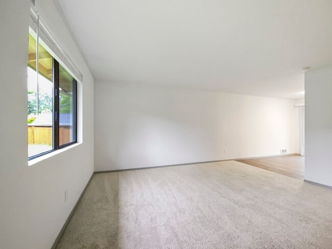 Photo - Pet-Friendly 2BR Duplex with Fenced Yard & New Carpets