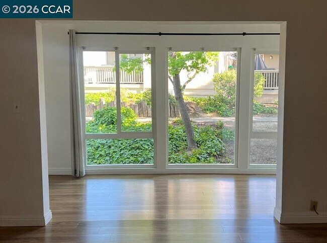 Photo - 438 Ridgeview Dr