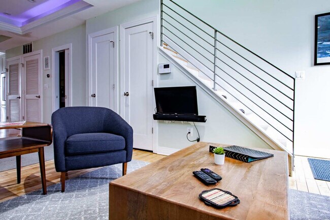 Photo - 1710 A St SE Unidad ID1238467P