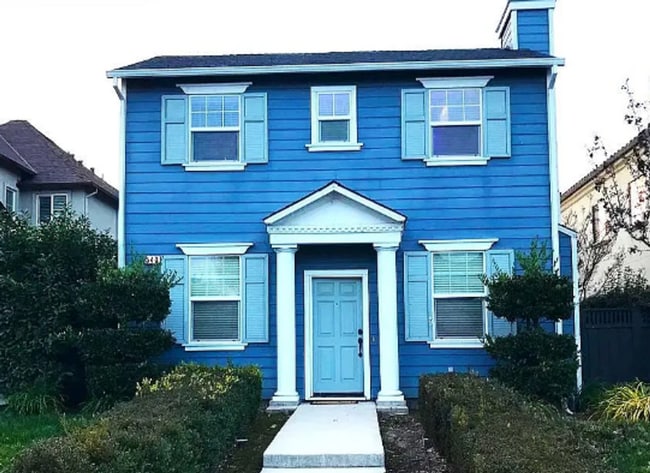 Building Photo - 3 Bedroom, 2.5 Bathroom Home – Redbridge G...
