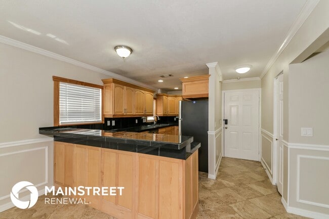 Photo - 2429 Apache St