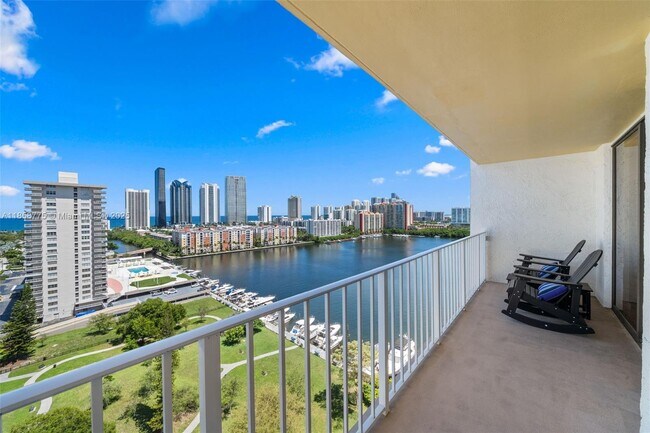 Photo - 290 174th St St Unidad 1914