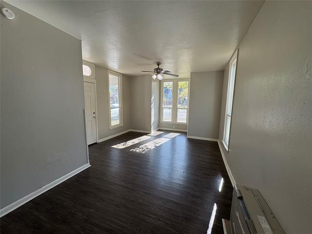 Photo - 715 W Day St