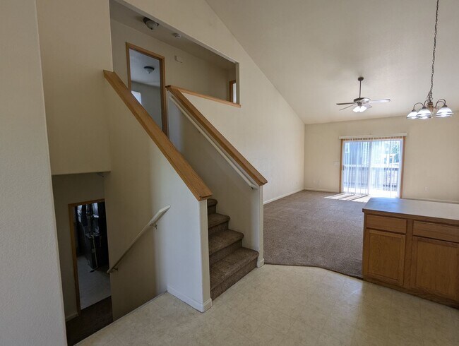 Photo - AWESOME 3-BDRM, 3-BATH, 4-LEVEL HOME AVAILABLE FOR IMMEDIATE OCCUPANCY IN GRAPEVINE - EVANS!