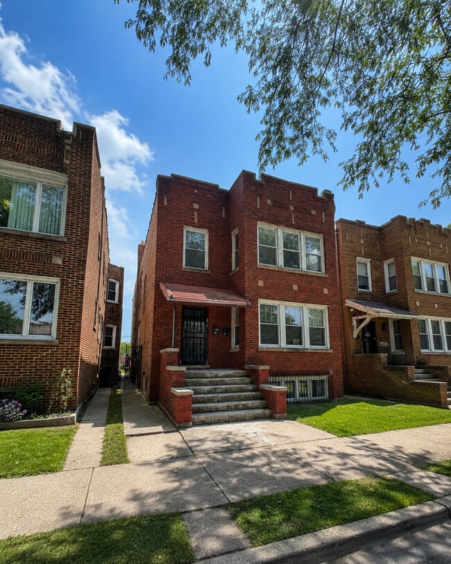 Building Photo - 8119 S South Shore Dr