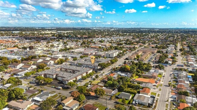 Building Photo - 1225 W 35th St Unit 31A