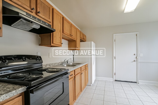 Photo - 835 Gates St