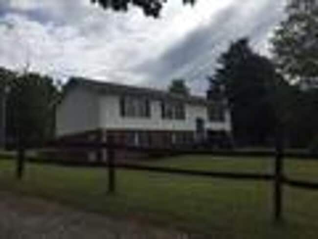 Building Photo - 975 Murray Ln