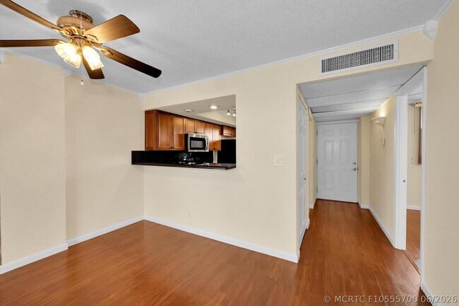 Photo - 118 Royal Pk Dr Unit 4G