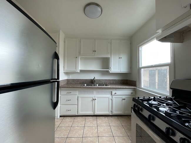 Photo - 1885 Chestnut Avenue