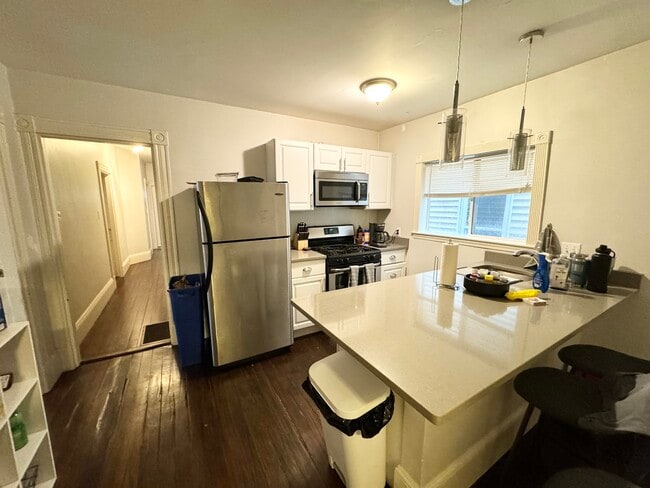 Building Photo - 32 Rawson St Unit 1