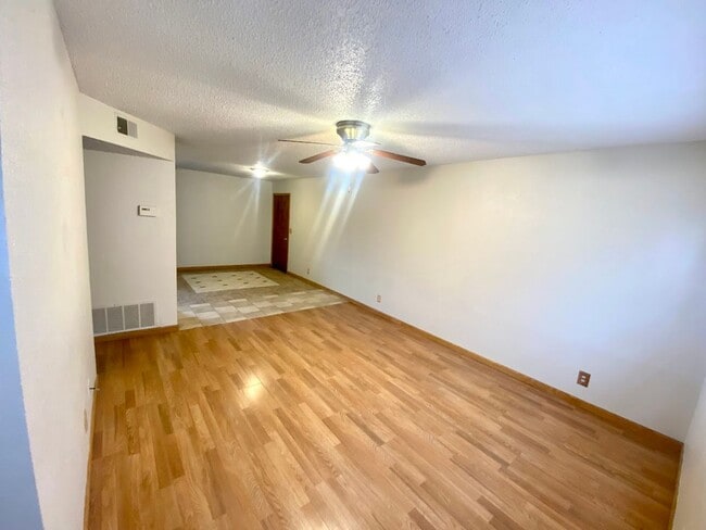 Photo - 3bed House with Garage & Fenced in Yard!