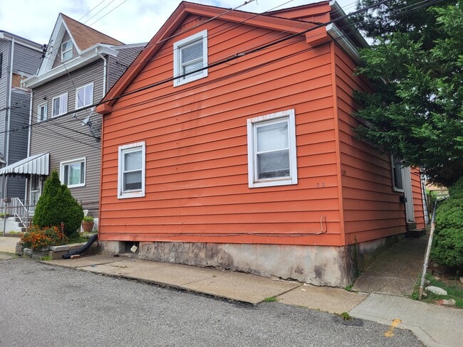 Building Photo - 2329 Berg St Rental