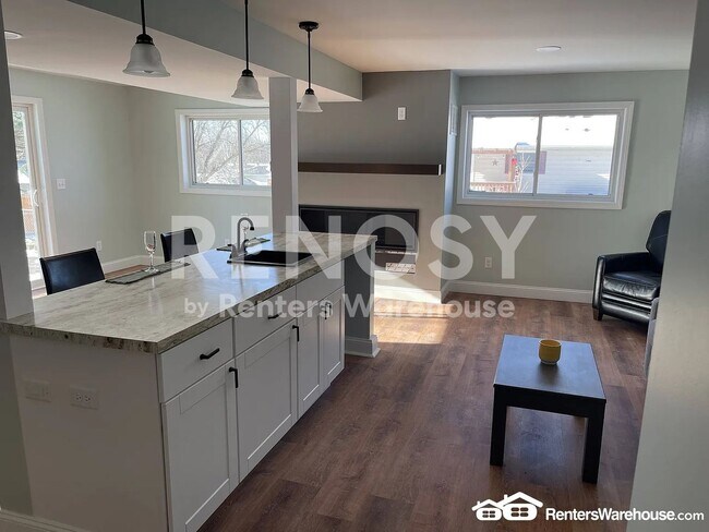 108 Country Ct NE