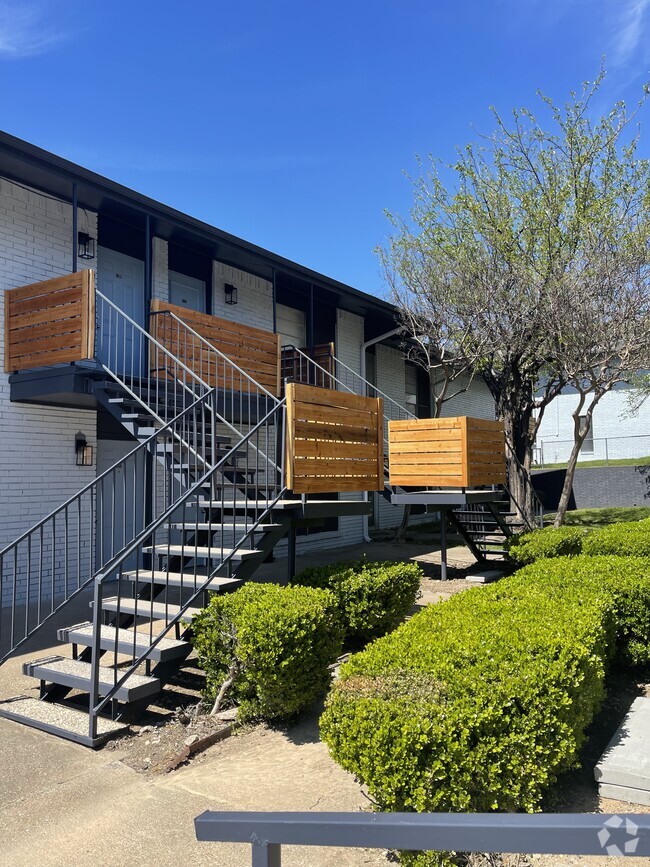 Building Photo - La Madera Rental