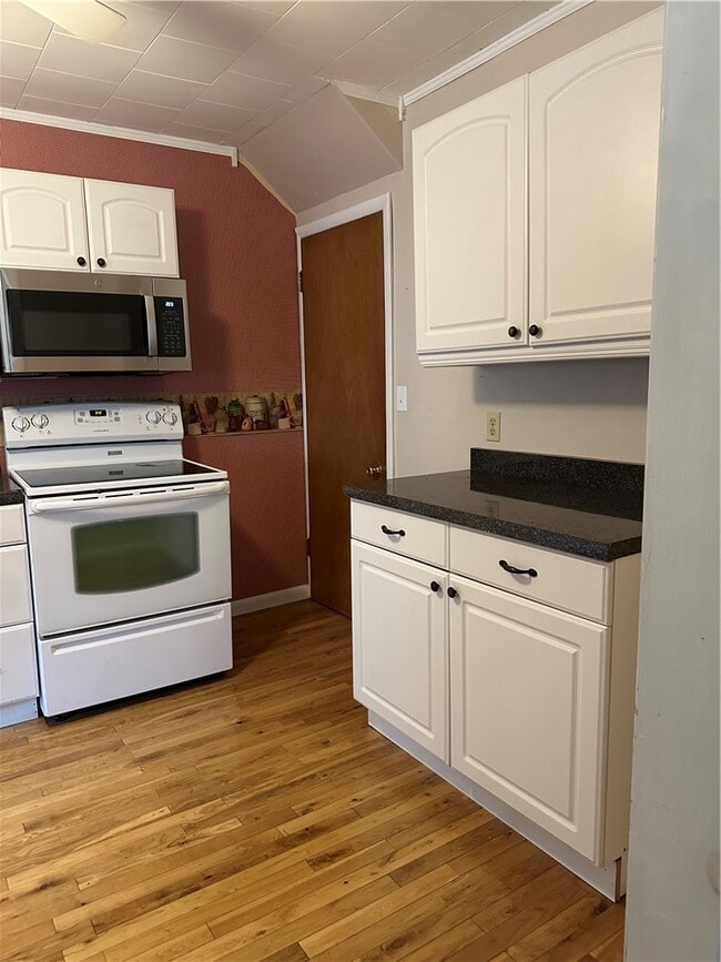 Photo - 402 W High St