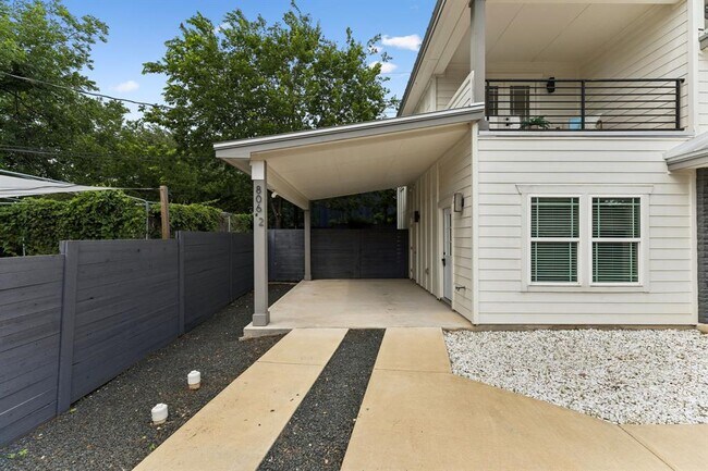 806 Philco Dr
