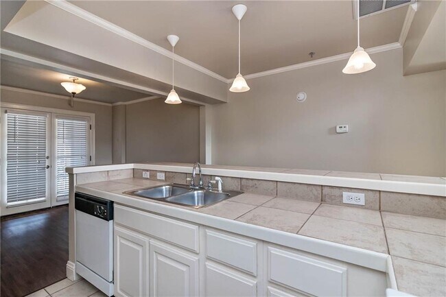 Photo - 211 Thompson Ave Unit 3