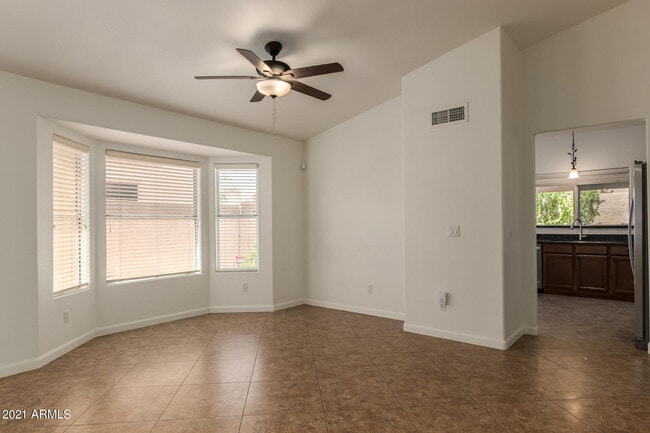 Photo - 4634 E Grovers Ave