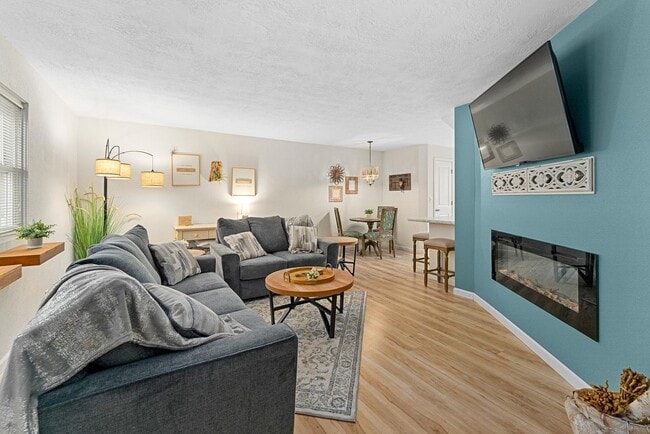 Photo - 1304 E Sylvan Cir