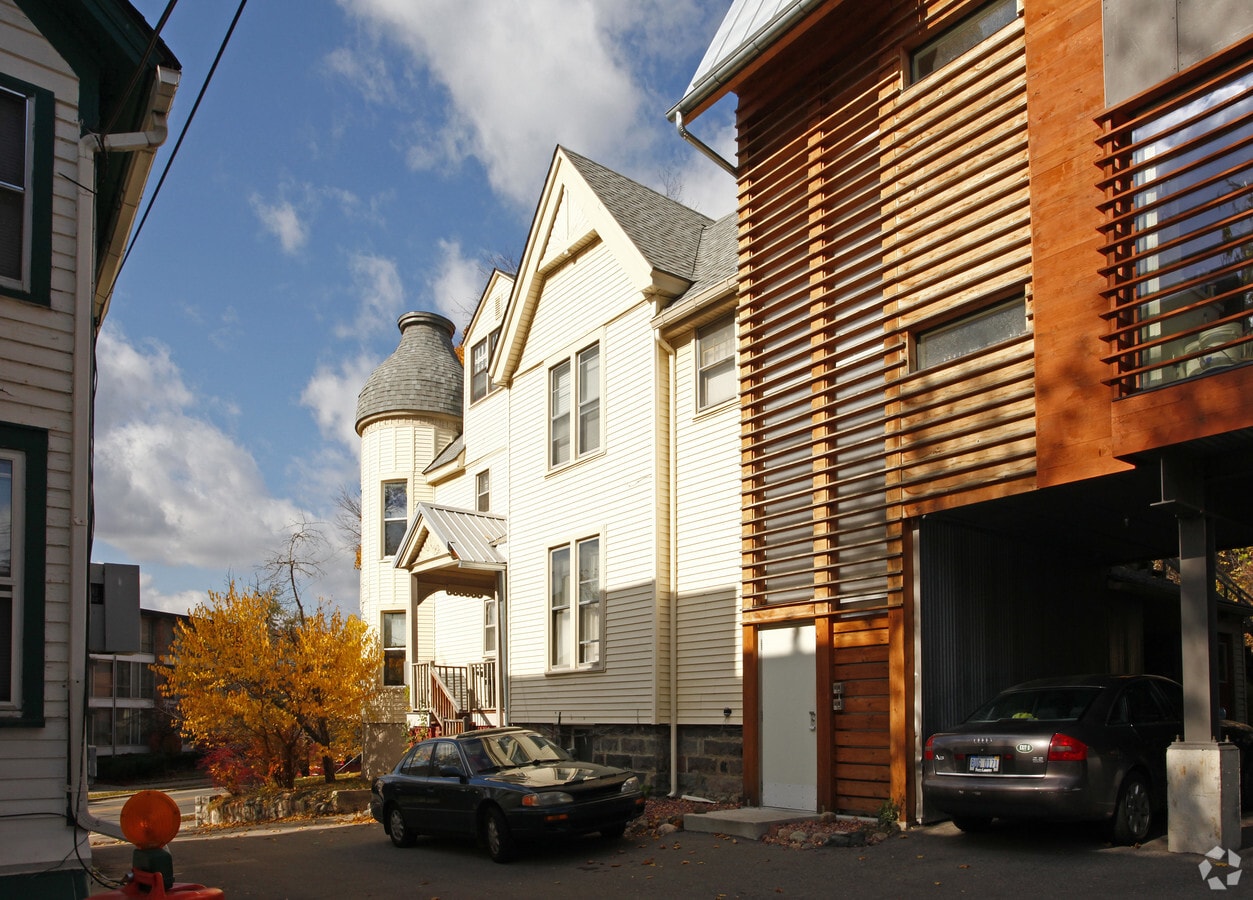 Photo - 523 Packard St