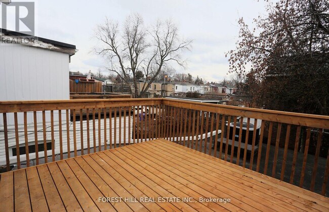 Photo - 919 Kingston Rd