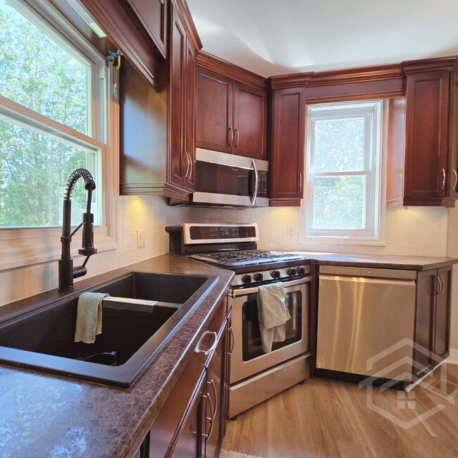 Photo - Charming 2+1 Bedroom in Norwich !!