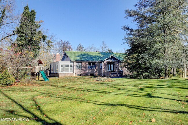 Building Photo - 589 Westwood Ave