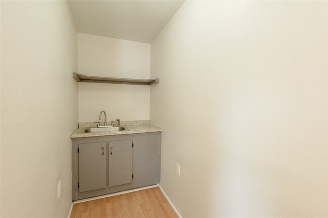 Photo - 2094 S Robb St