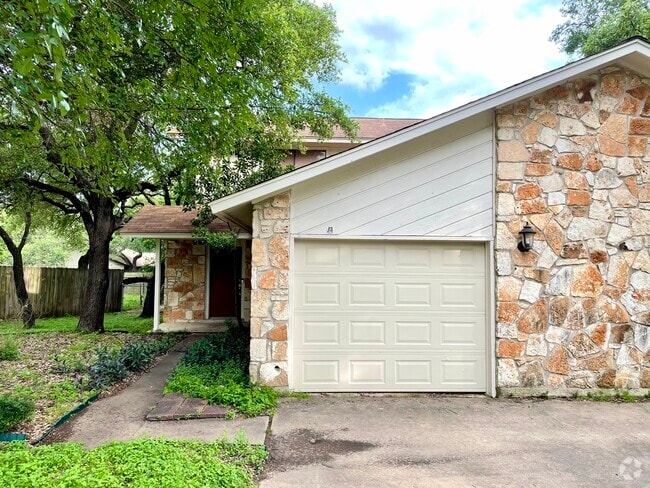 Building Photo - 9011 Sawtooth Ln Unit A Rental