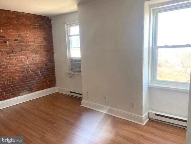 Photo - 613 N Jackson St Townhome
