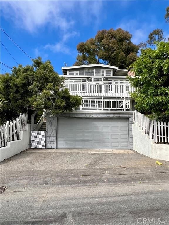 Photo - 2260 Glenneyre St House
