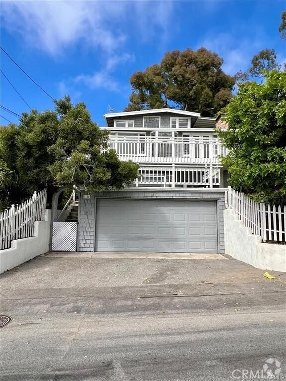 Building Photo - 2260 Glenneyre St Rental