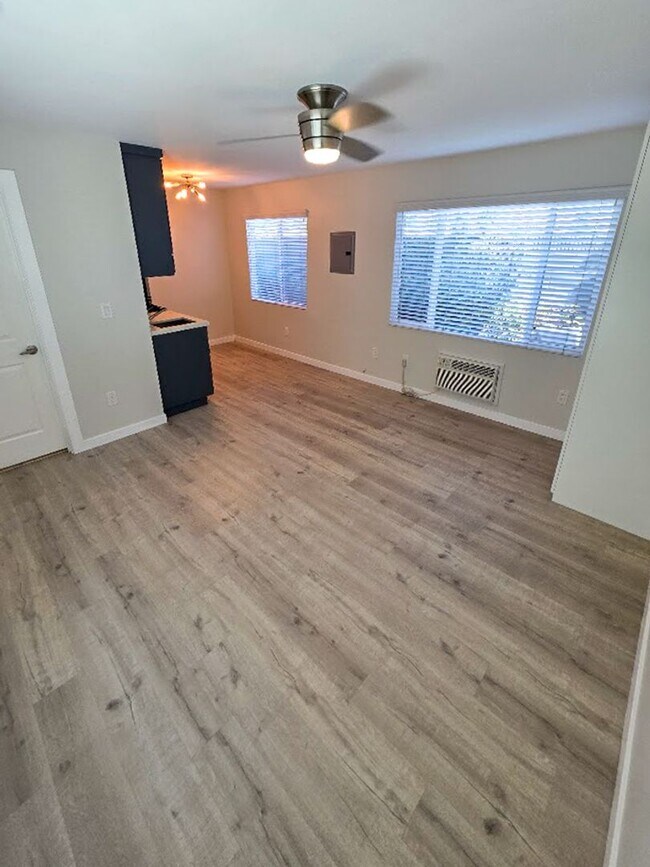 Photo - 613 S Prairie Avenue