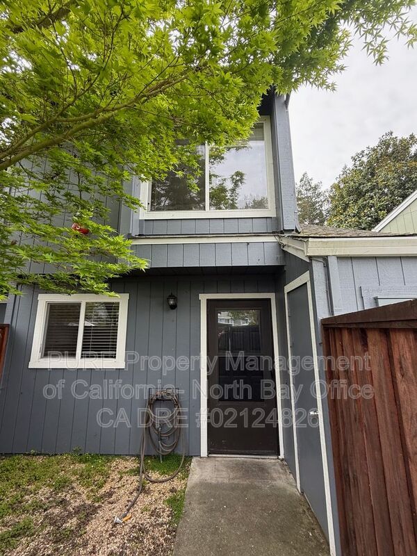 Building Photo - 687 Racquet Club Cir