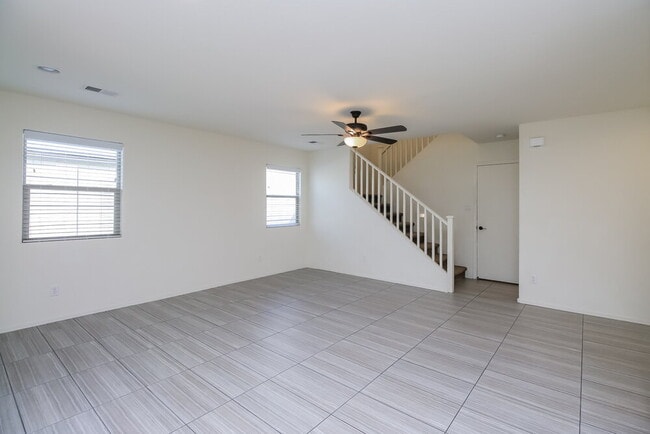 Photo - 1896 W Expressman St