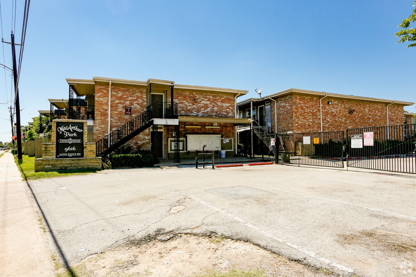 Photo - MacArthur Park Apartments