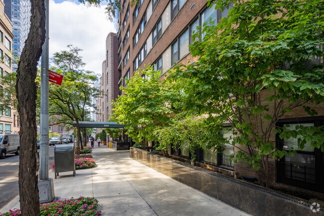 Photo - 220 E 67th St