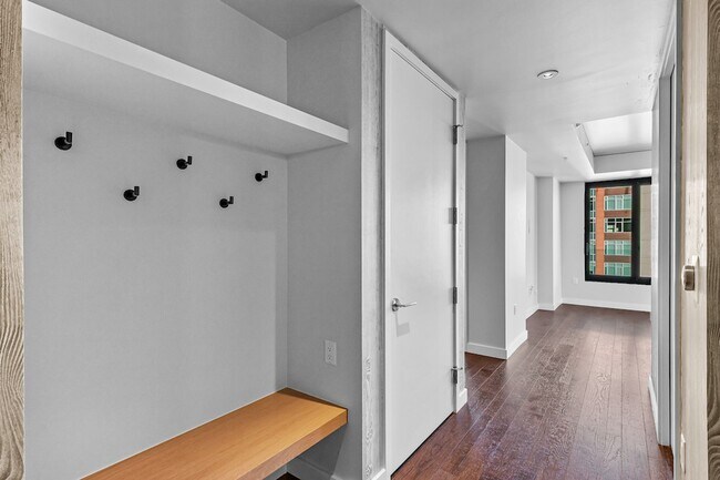 Building Photo - Gorgeous Two Bedroom Condo in The Coloradan! Unit 1031