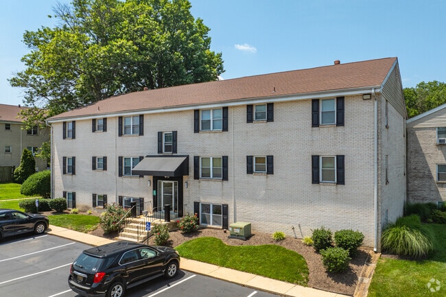 Photo - Harbor Club Apartments