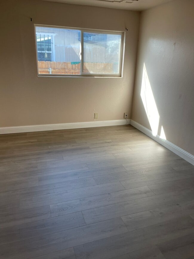 Photo - 2404 Strivens Ave