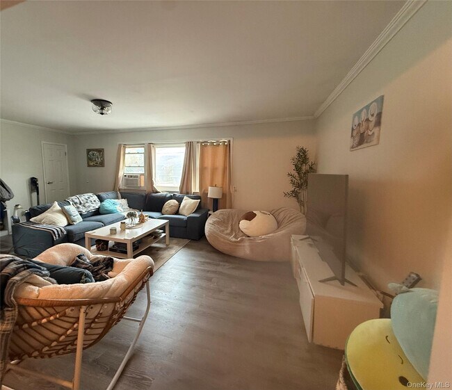 885 E Park Ave Unit Upper