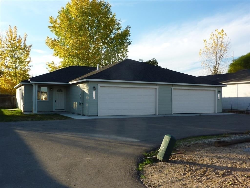 Super Private & Great Location - Super Private & Great Location