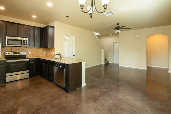 Photo - AVAILABLE NOW! GORGEOUS 3 BEDROOM DUPLEX LOCATED IN BUDA, TEXAS!