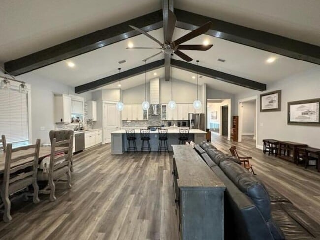 Photo - 104 Second Avenue Southwest